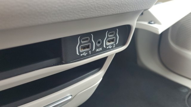 Used 2024 Chrysler Pacifica Touring-L FWD image 19