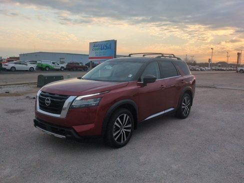 Used 2023 Nissan Pathfinder Platinum image 1