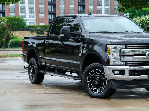 Used 2019 Ford F250 Lariat w/ Lariat Ultimate Package AWD/4WD image 2