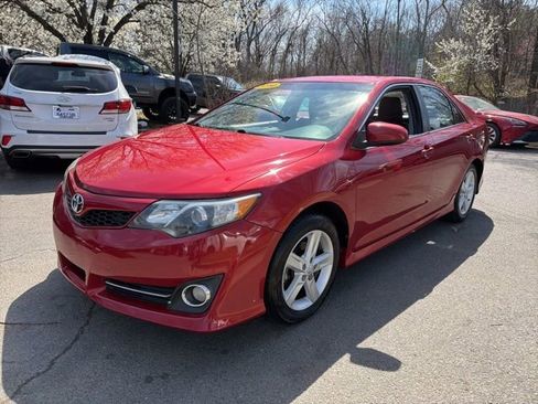 Used 2014 Toyota Camry SE image 3