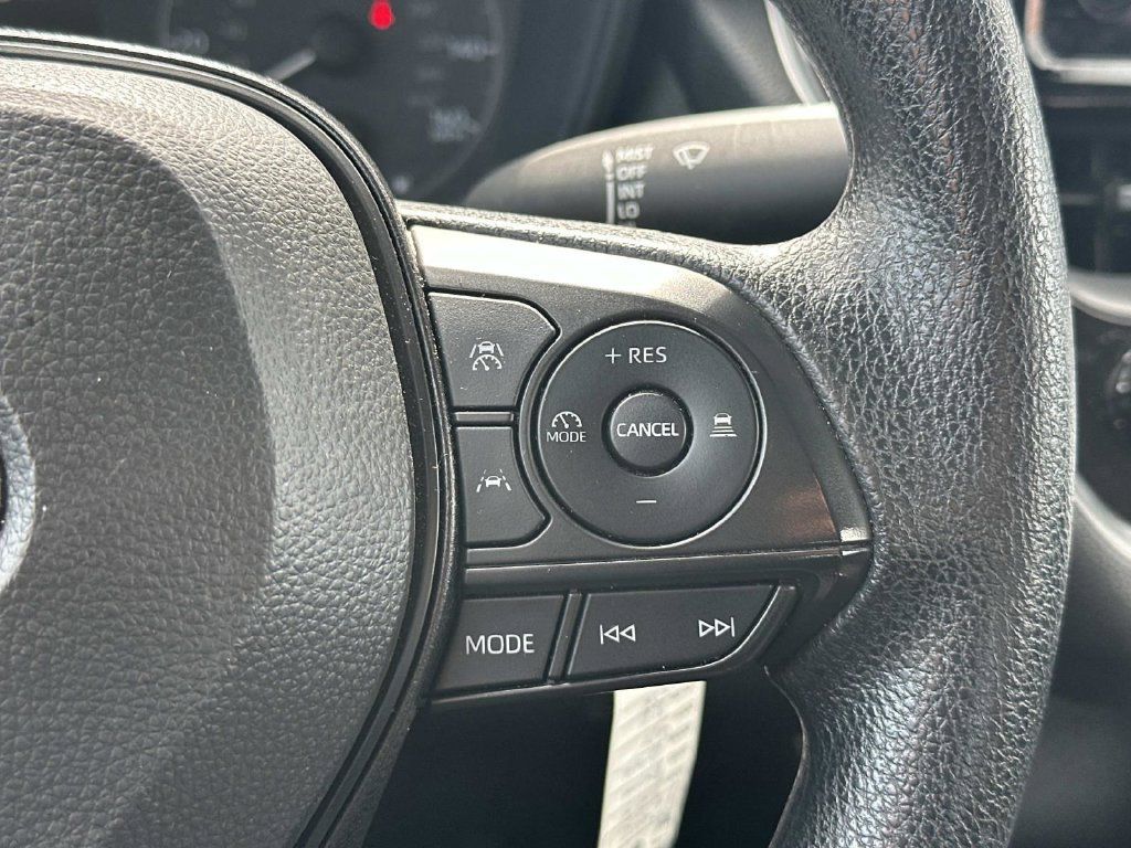 Used 2025 Toyota Corolla LE FWD image 22