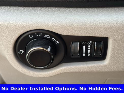 Used 2023 Chrysler Voyager LX FWD image 20