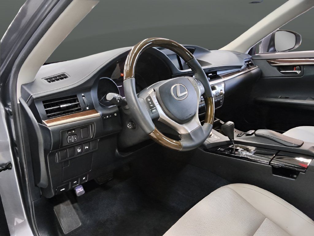 Used 2014 Lexus ES 350 w/ Luxury Package FWD image 8