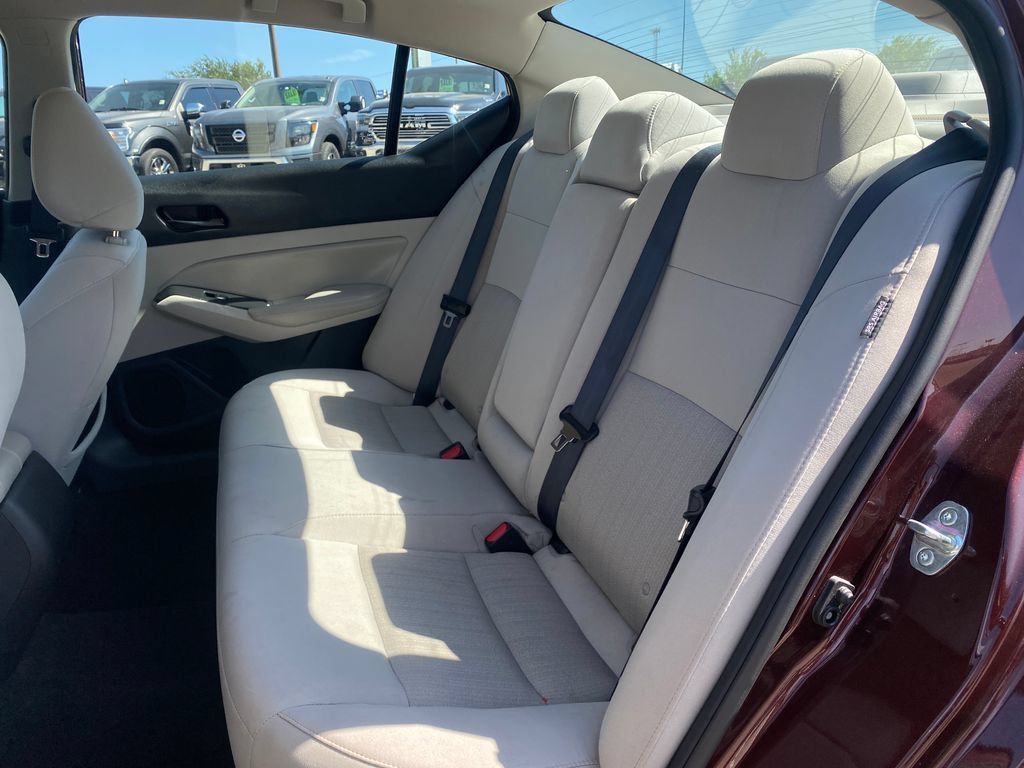 Used 2025 Nissan Altima 2.5 SV FWD image 25