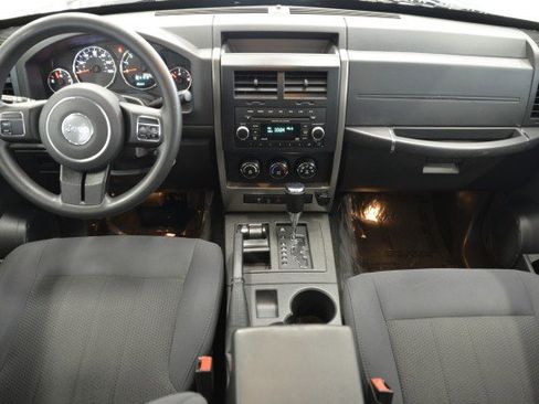 Used 2012 Jeep Liberty Sport image 18