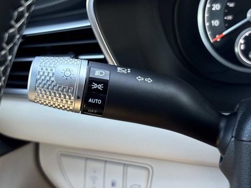 Used 2025 Genesis G70 2.5T image 26