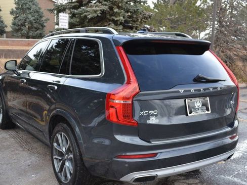 Used 2017 Volvo XC90 T6 Momentum w/ Vision Package image 9