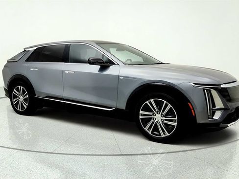 Used 2023 Cadillac Lyriq AWD image 3