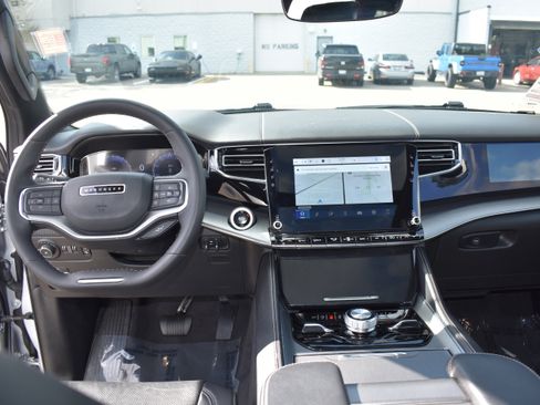 Used 2024 Jeep Wagoneer Series II w/ Convenience Group I image 38