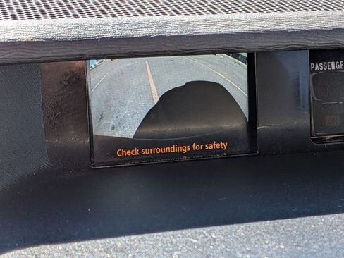 Used 2011 Toyota Sienna LE w/ Towing Pkg image 14