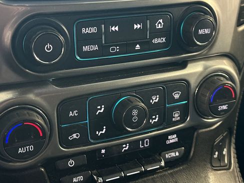 Used 2018 Chevrolet Suburban LT RWD image 23