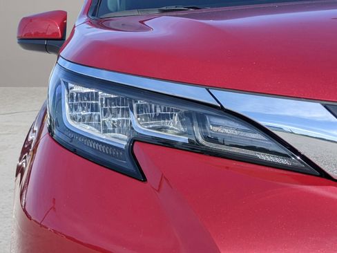 Used 2021 Toyota Sienna XLE w/ XLE Plus Package image 9