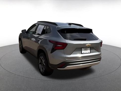 Used 2025 Chevrolet Trax LT FWD image 15
