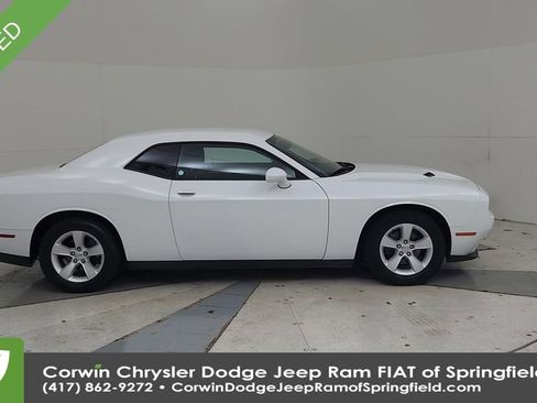 Used 2016 Dodge Challenger SXT image 17