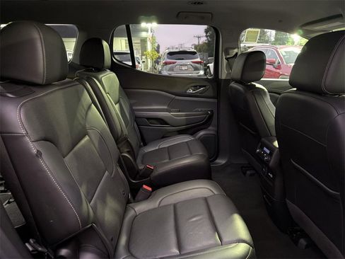 Used 2023 GMC Acadia SLT w/ Elevation Edition image 28