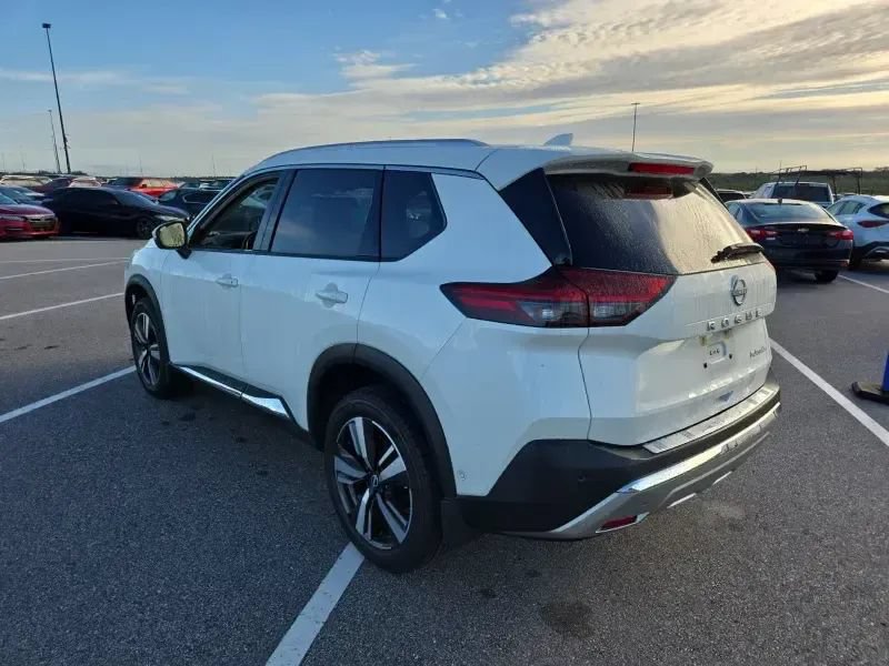 Used 2022 Nissan Rogue Platinum w/ Head-Up Display Package FWD image 2