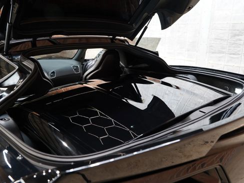 Used 2018 Chevrolet Corvette Stingray Coupe w/ Battery Protection Package image 34