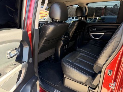 Used 2017 Nissan Titan SL w/ Chrome Package image 6