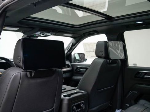 New 2026 Chevrolet Suburban High Country AWD/4WD image 30