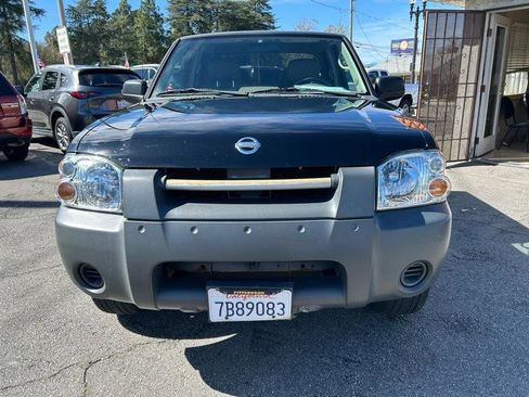Used 2003 Nissan Frontier XE image 2
