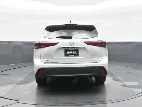Used 2023 Toyota Highlander L FWD image 6