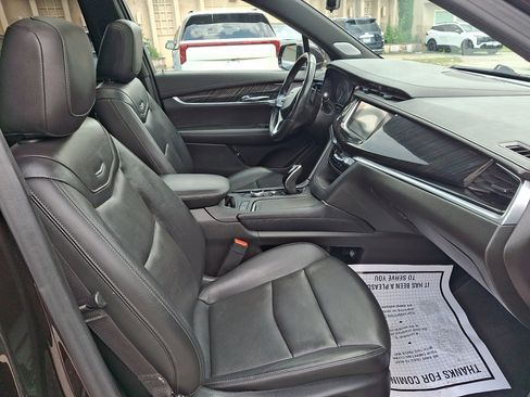 Used 2020 Cadillac XT6 Premium Luxury AWD/4WD image 11