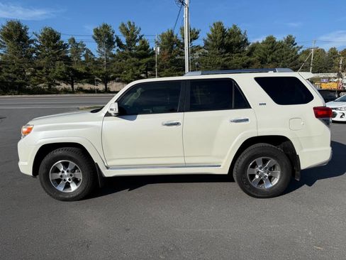 Used 2013 Toyota 4Runner SR5 image 2