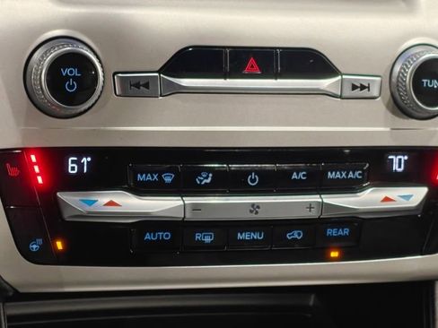 Used 2021 Ford Explorer XLT w/ Equipment Group 202A image 9