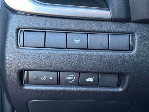 Used 2025 Nissan Rogue SV image 19