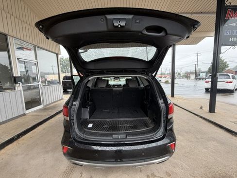 Used 2017 Hyundai Santa Fe FWD image 11
