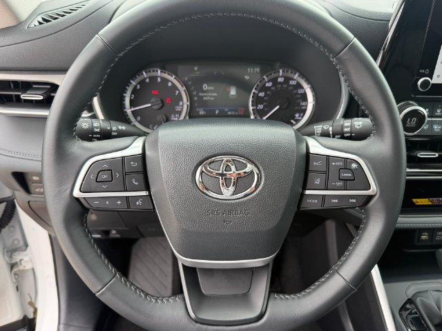 Used 2026 Toyota Highlander XLE AWD/4WD image 15