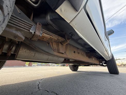 Used 1999 Chevrolet Suburban 2500 w/ Preferred Equipment Group 2 image 16