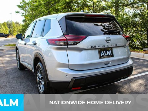 Used 2024 Nissan Rogue S FWD image 5