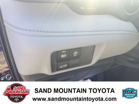 Used 2023 Toyota Highlander LE AWD/4WD image 15
