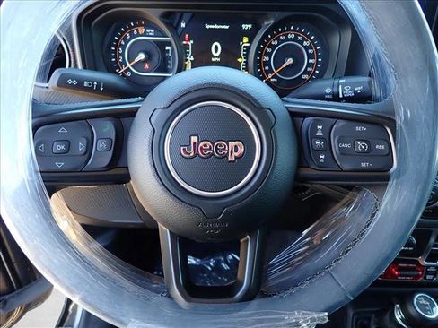 New 2025 Jeep Gladiator Rubicon w/ Safety Group AWD/4WD image 11