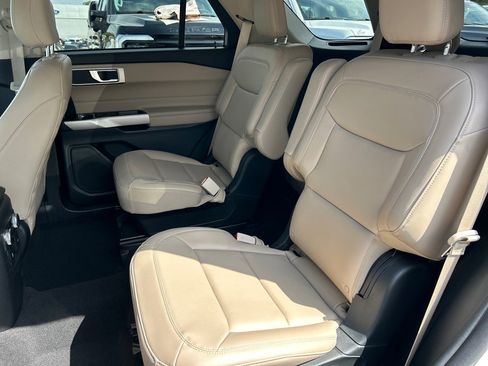 Used 2023 Ford Explorer XLT w/ Equipment Group 202A image 11