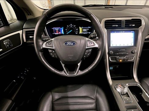 Used 2019 Ford Fusion SEL image 5
