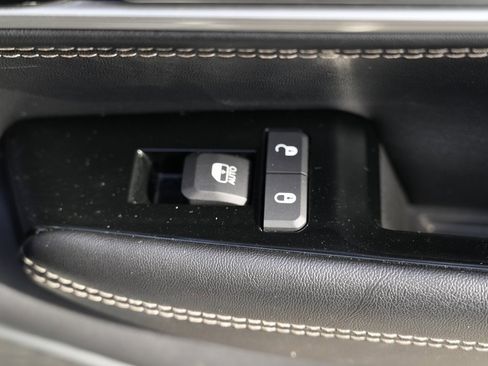 Used 2023 Jeep Wagoneer L Series II image 38