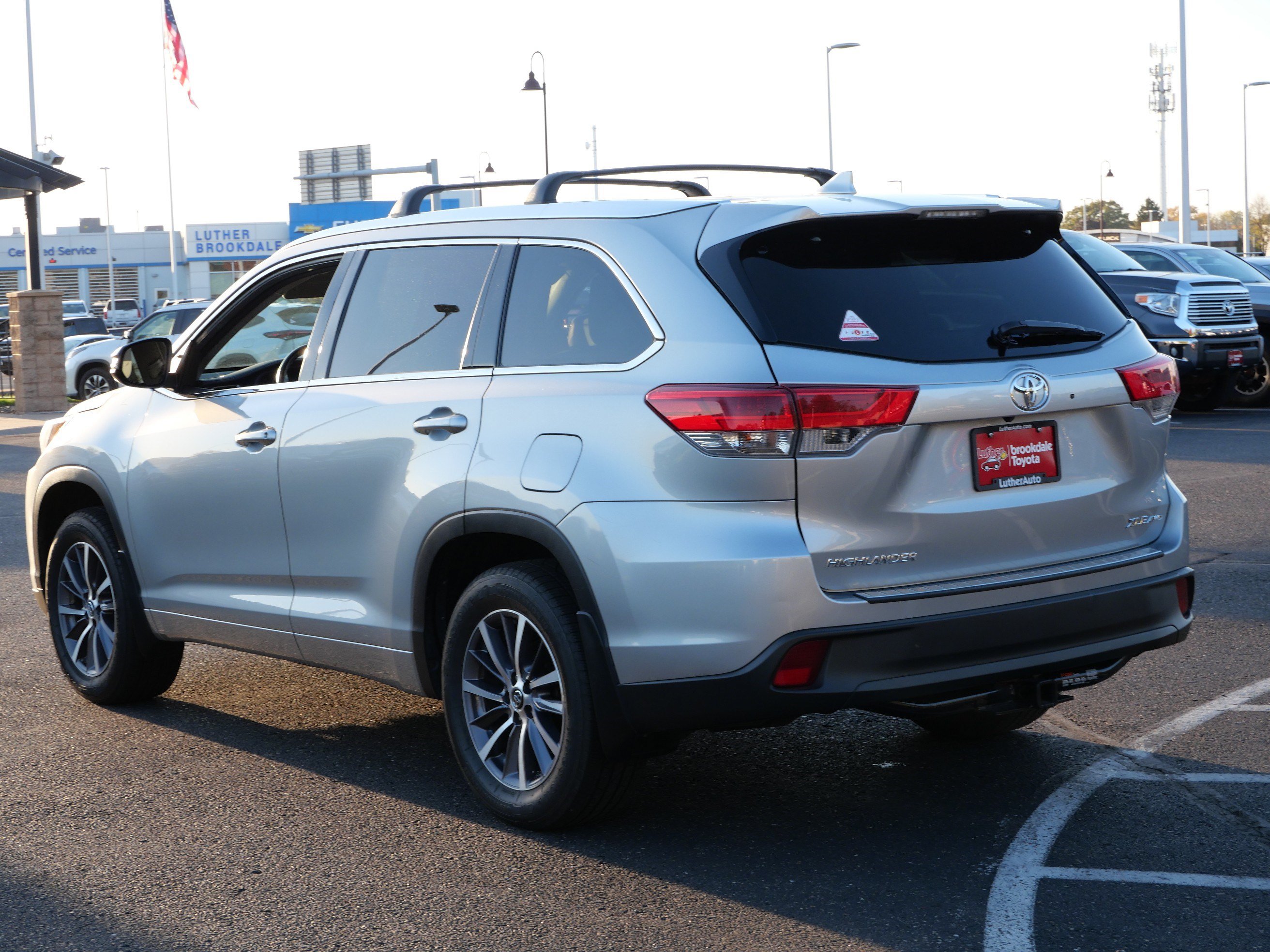 Certified 2018 Toyota Highlander XLE w/ Carpet Mat Package (TMS) AWD/4WD image 4