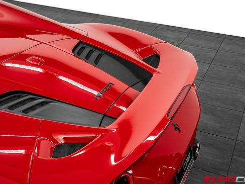 Used 2021 Ferrari F8 Tributo RWD image 22