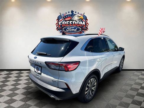 Certified 2021 Ford Escape Titanium AWD/4WD image 6