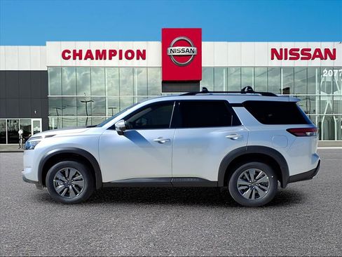 New 2025 Nissan Pathfinder SV image 4