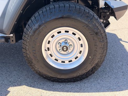 Used 2022 Jeep Gladiator Mojave w/ LED Lighting Group AWD/4WD image 8
