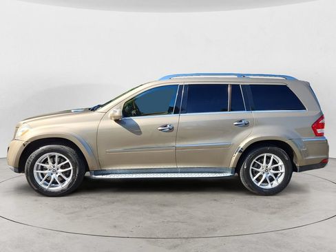 Used 2010 Mercedes-Benz GL 550 4MATIC image 2