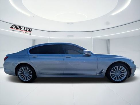 Used 2019 BMW 740i w/ Cold Weather Package RWD image 2