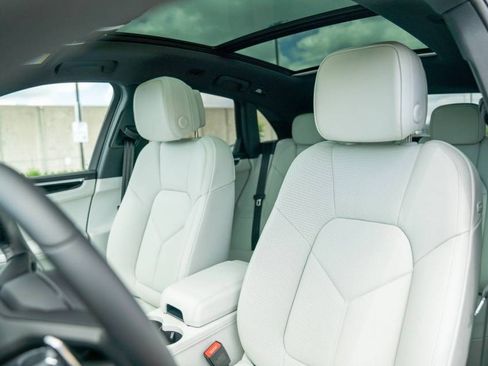 New 2026 Porsche Macan AWD/4WD image 5