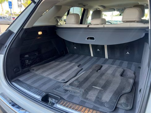 Used 2020 Mercedes-Benz GLE 350 4MATIC w/ Premium Package image 17