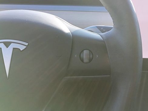Used 2023 Tesla Model Y Long Range AWD/4WD image 22