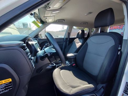 Used 2018 Kia Soul + FWD image 15