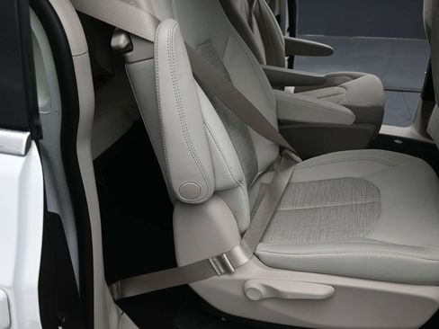 Used 2017 Chrysler Pacifica Touring Plus image 33